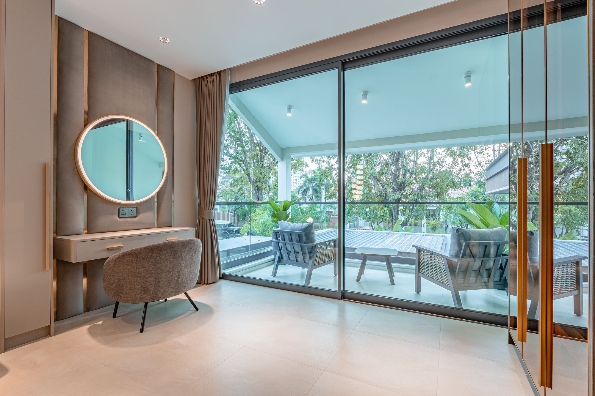Marble ensuite bathroom