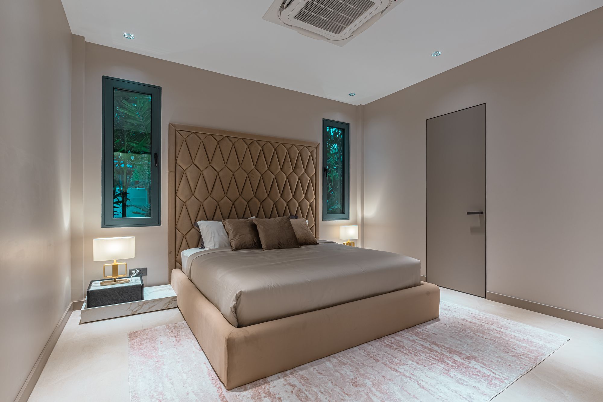 Garden-view bedroom